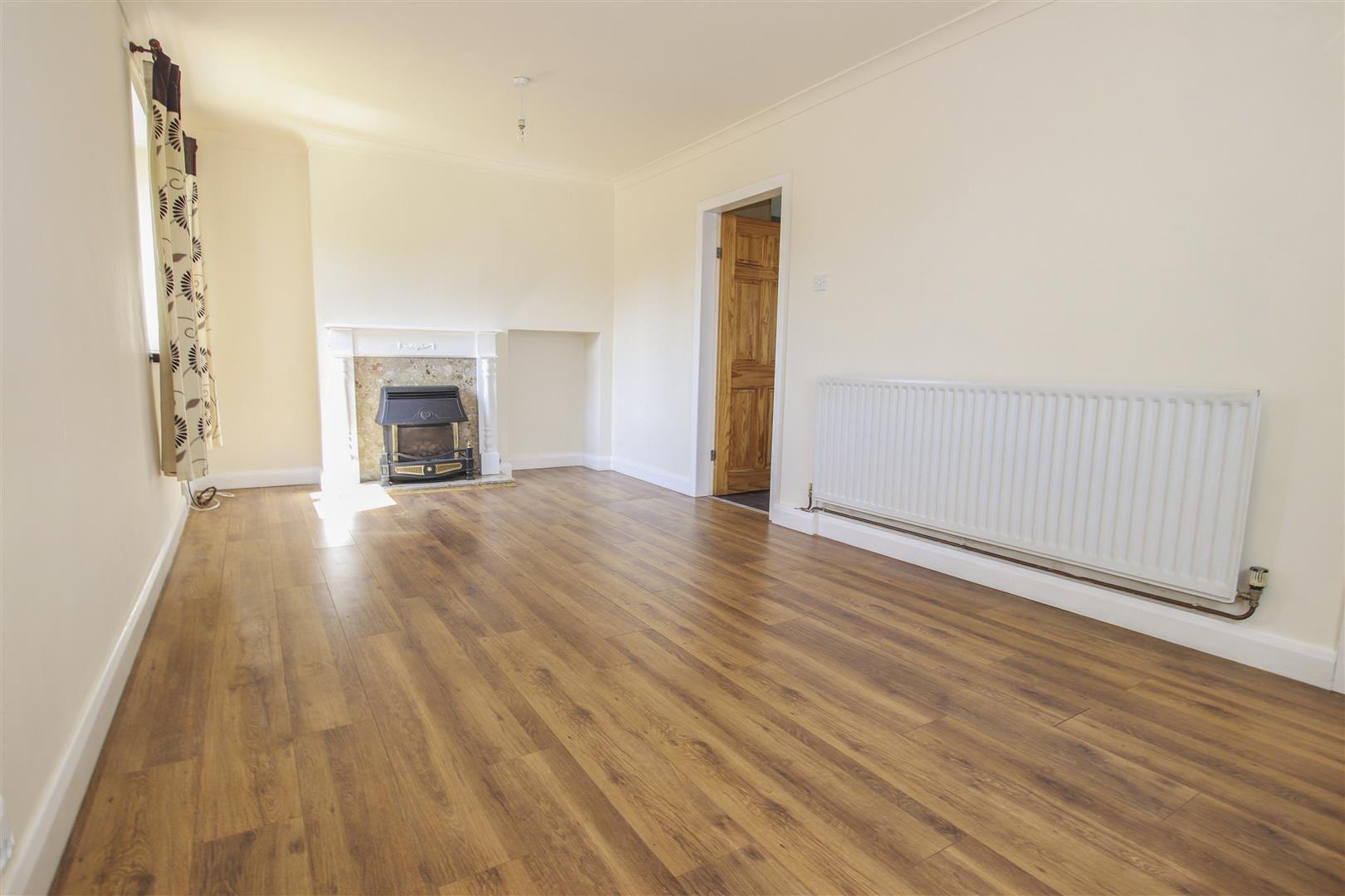 LOUNGE / DINING ROOM